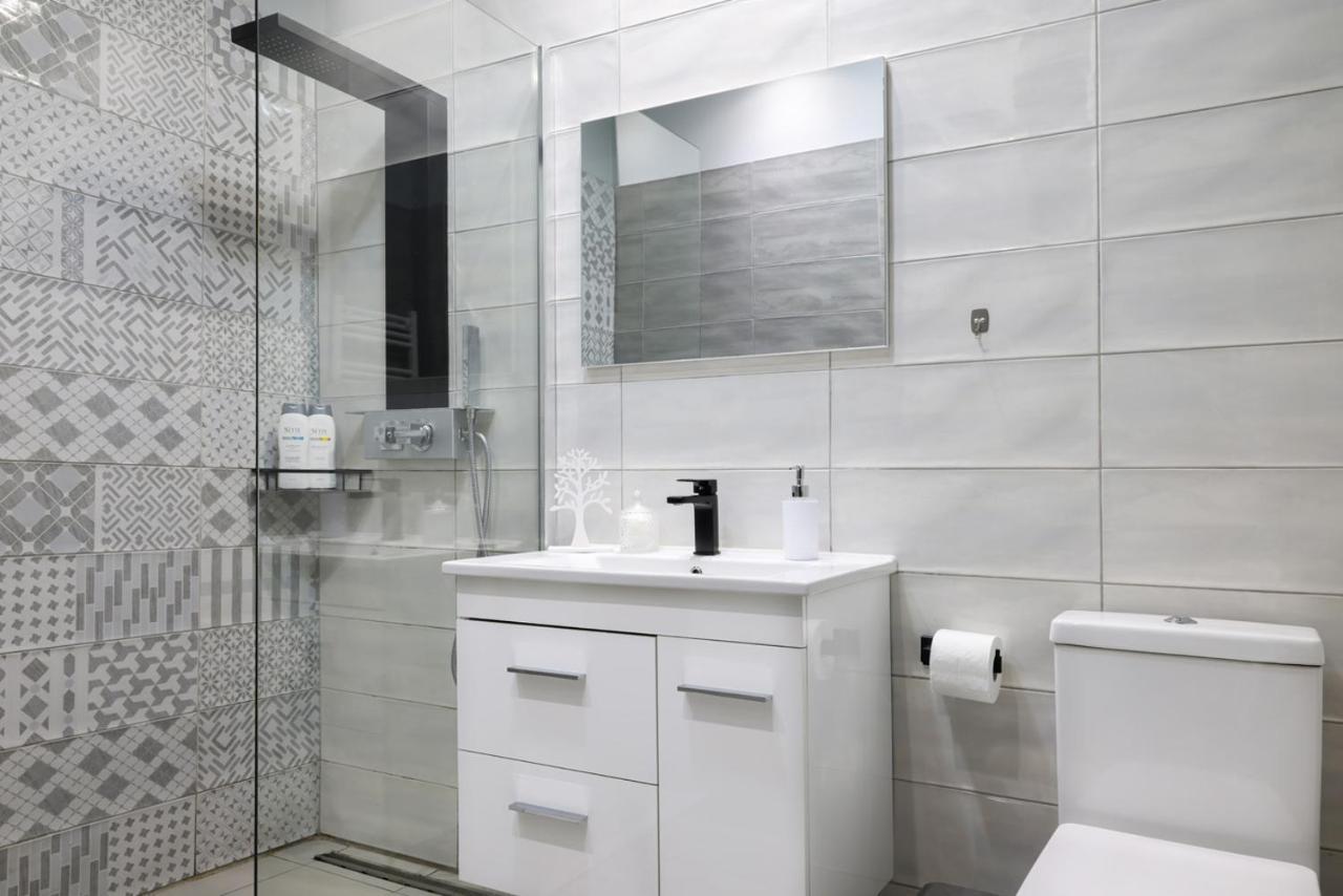 Comfort & Relax Apartment In Athens Riviera エクステリア 写真